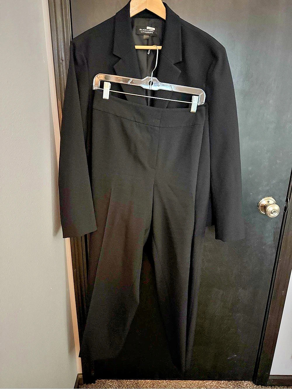 Black Label by Evan-Picone pantsuit Black Pantsuit Size 18